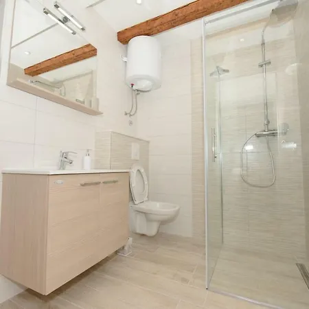 Lucy In Centre Gasthof 4*