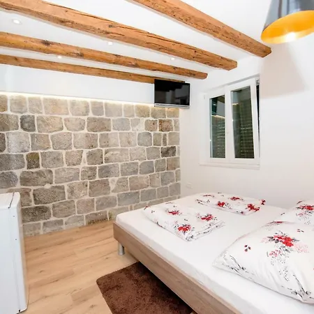 Lucy In Centre Gasthof 4*