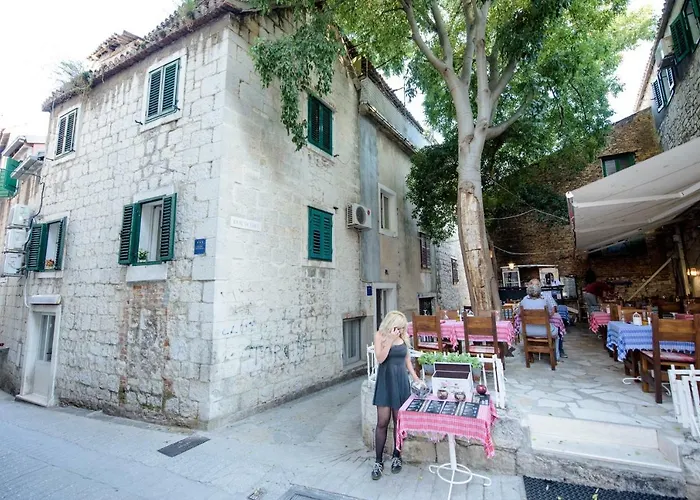 Lucy In Centre Guest house 4*