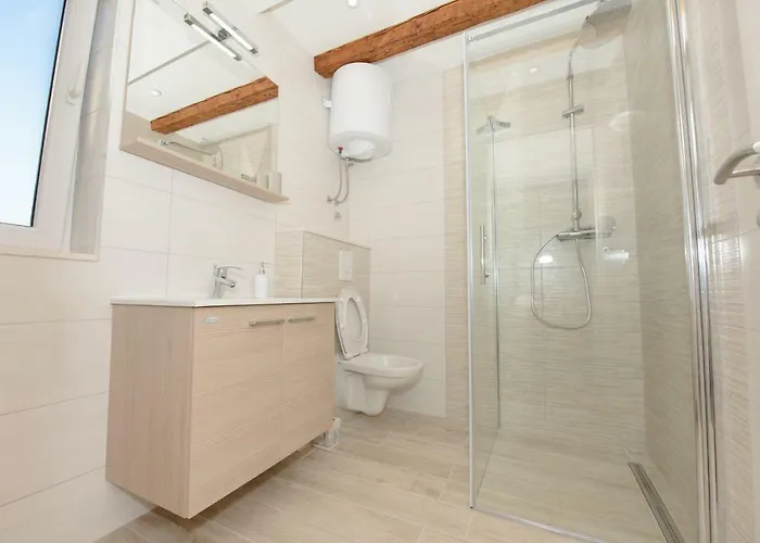 Lucy In Centre Guest house 4*