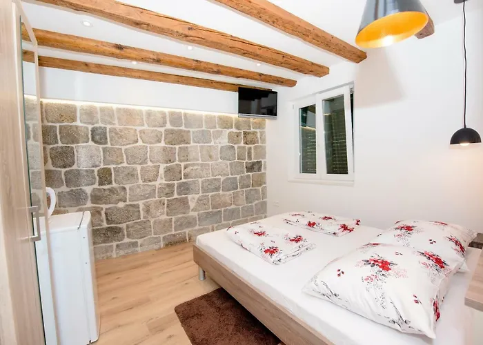 Lucy In Centre Guest house 4*