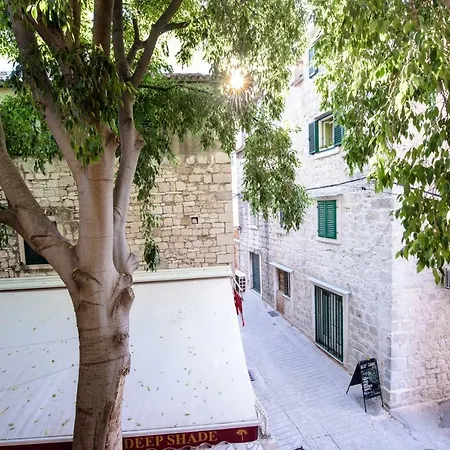 Lucy In Centre Gæstehus Split